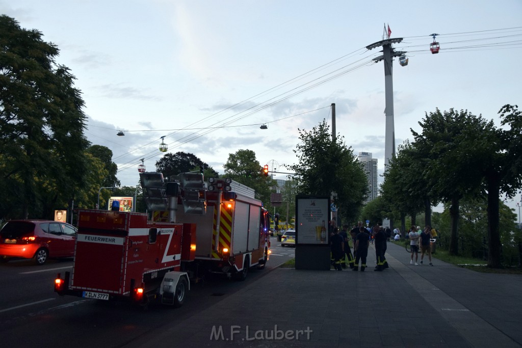 Koelner Seilbahn Gondel blieb haengen Koeln Linksrheinisch P830.JPG - Miklos Laubert